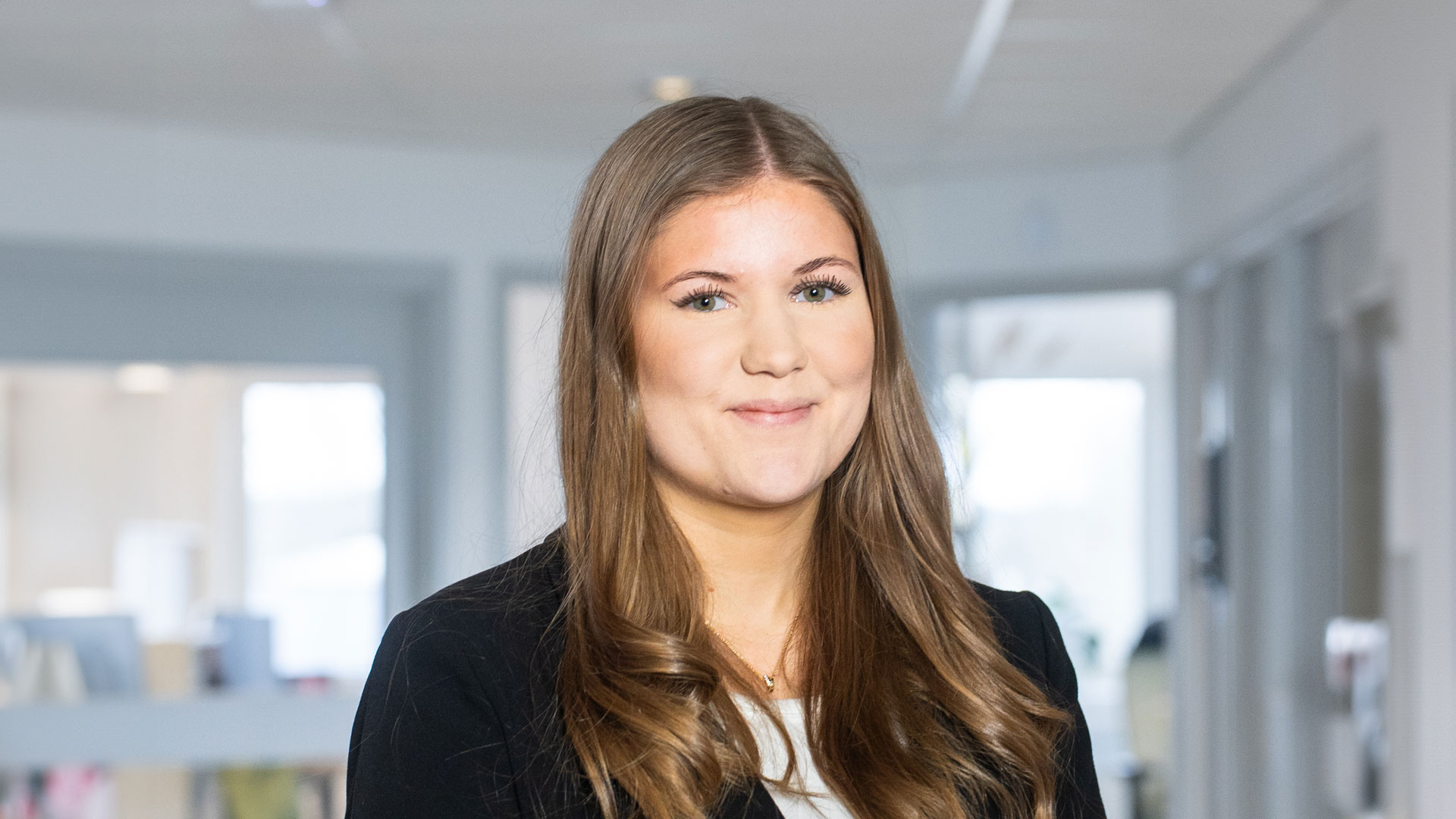 Julia Holm, inköps- och logistikkoordinator på EWES