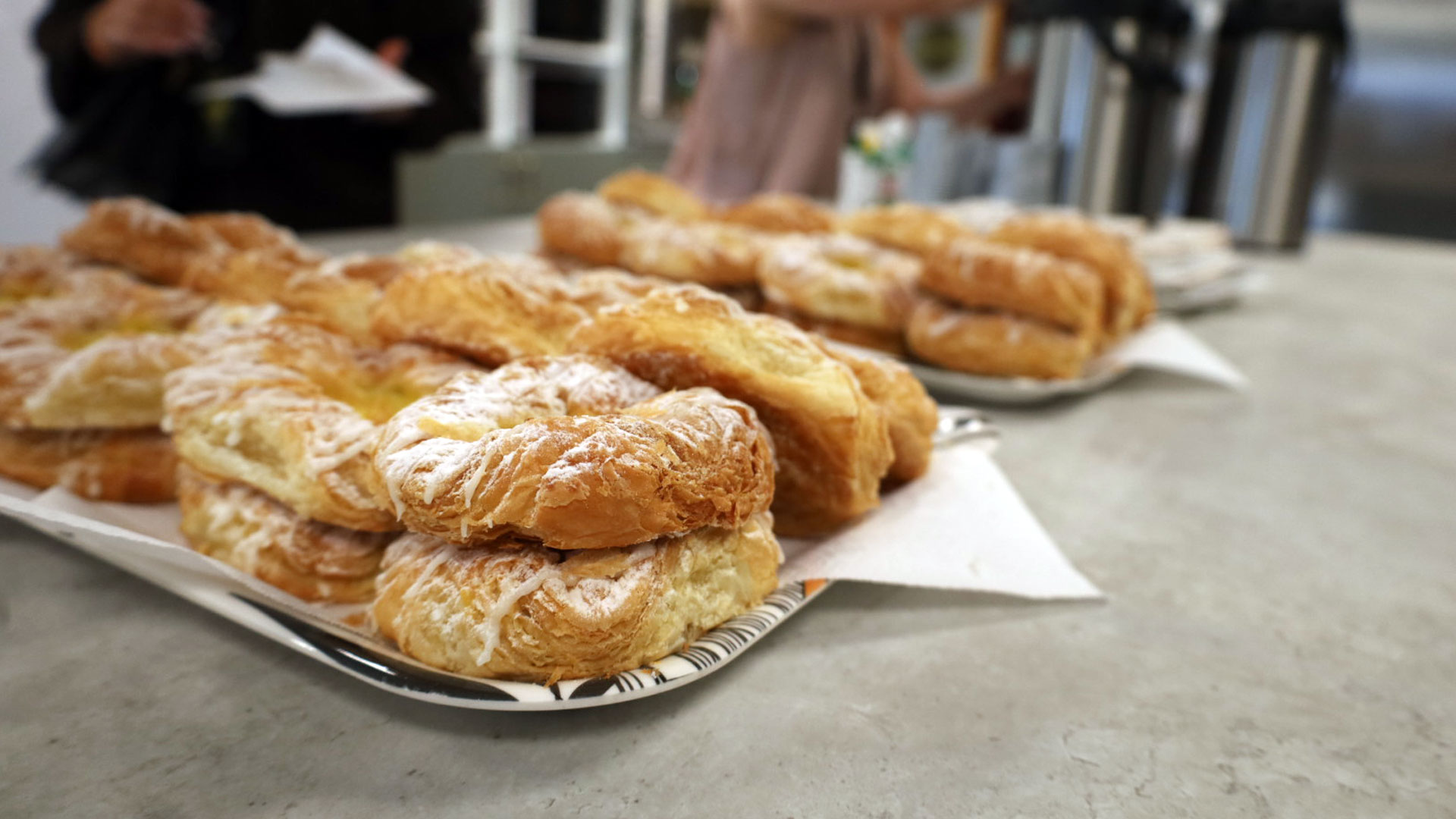 Traditionell hantverksfika på VIC-kvällen: Mazariner och wienerbröd