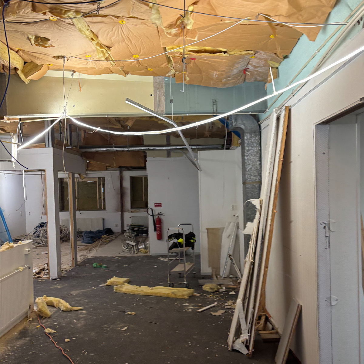 Rivningsarbete pågår i gamla kontoret