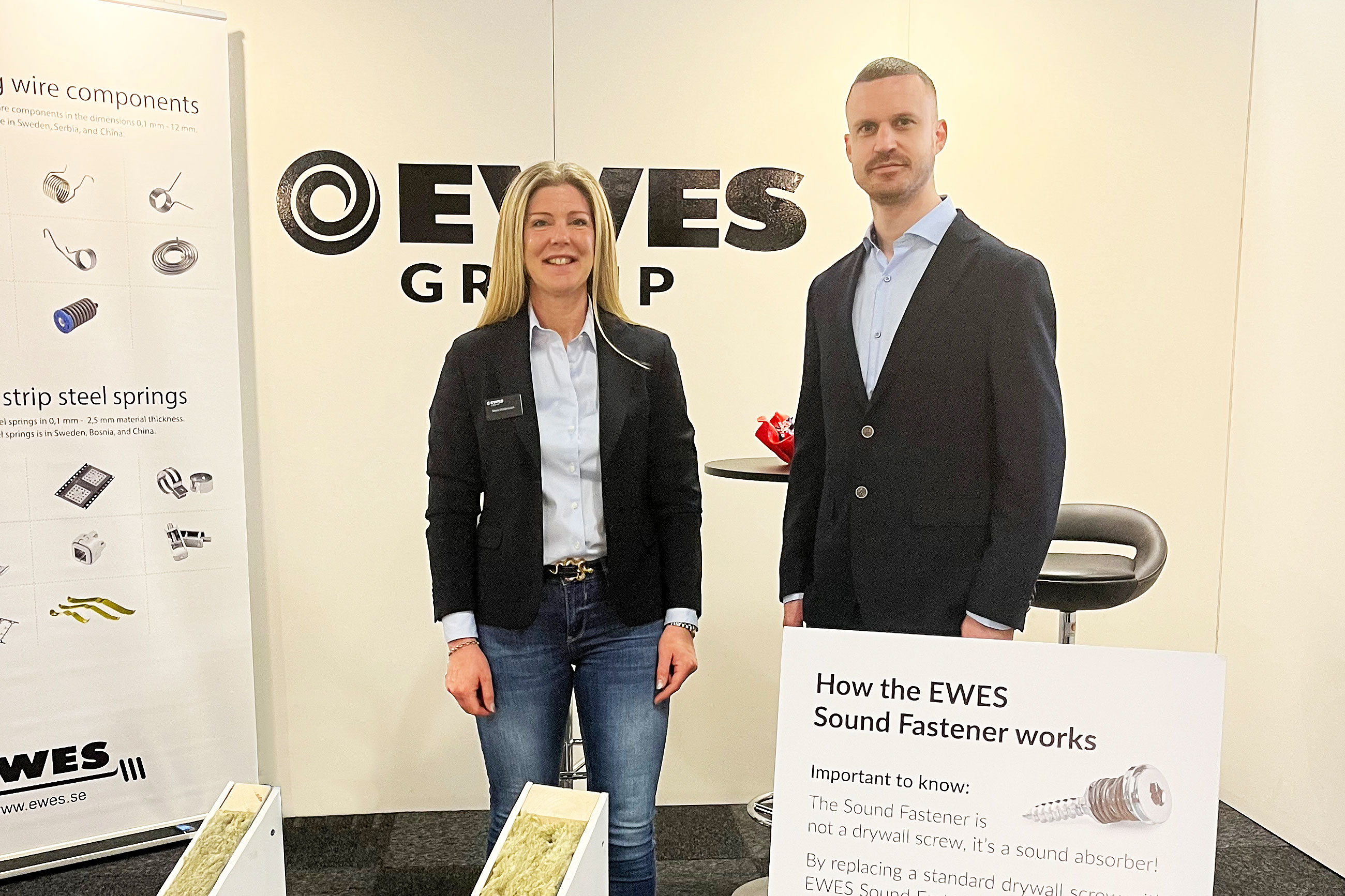 Maria Andersson, marknadschef, och Nikola Tosic, säljare på EWES AB